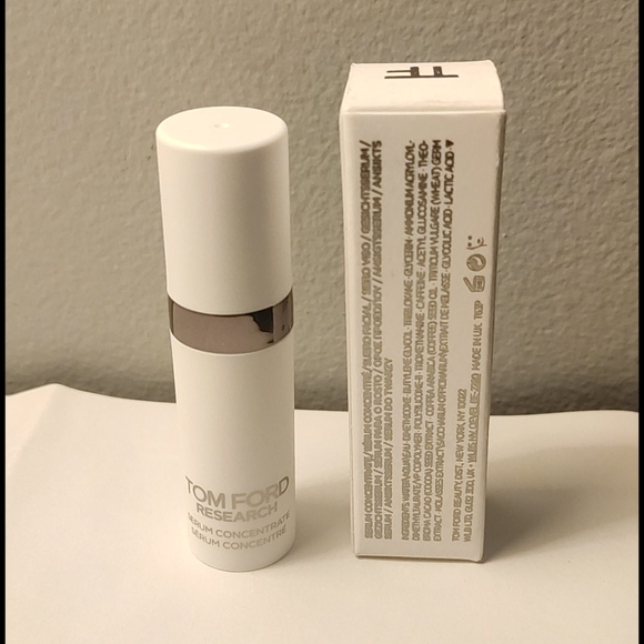 TOM FORD RESEARCH SERUM CONCENTRATE - Picture 3 of 4